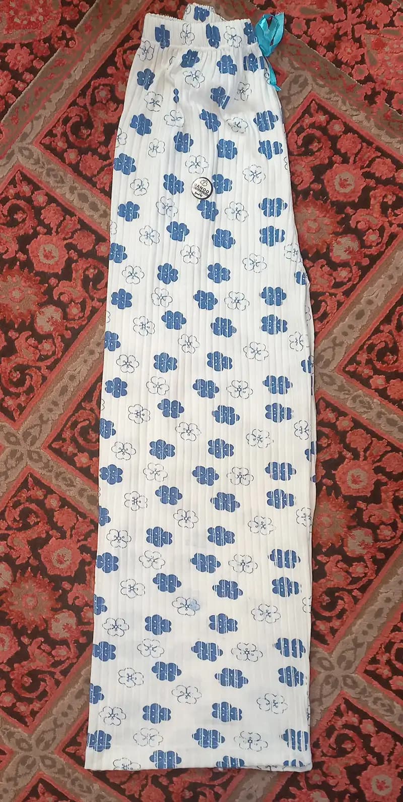 شلوار راحتی زنانه نخ پنبه طرح گل آبی | کش‌دار با بند تزئینی — تصویر ۳
