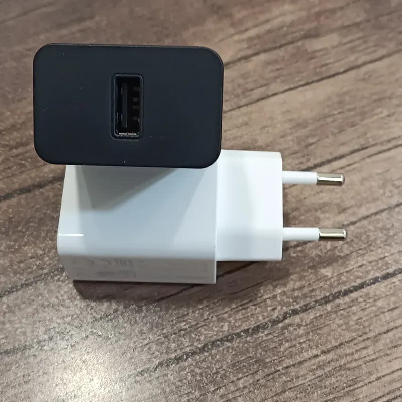 شارژر اورجینال ایسوس خروجی ۵.۲ ولت ۱ آمپر USB | سفید مشکی — تصویر ۵