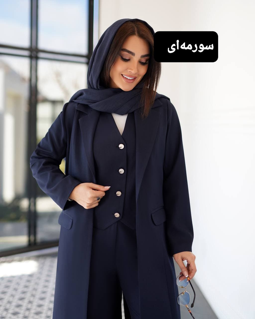 ست سه‌تیکه مانتو، جلیقه و شلوار بزیاق بلند زنانه مزونی — تصویر ۵
