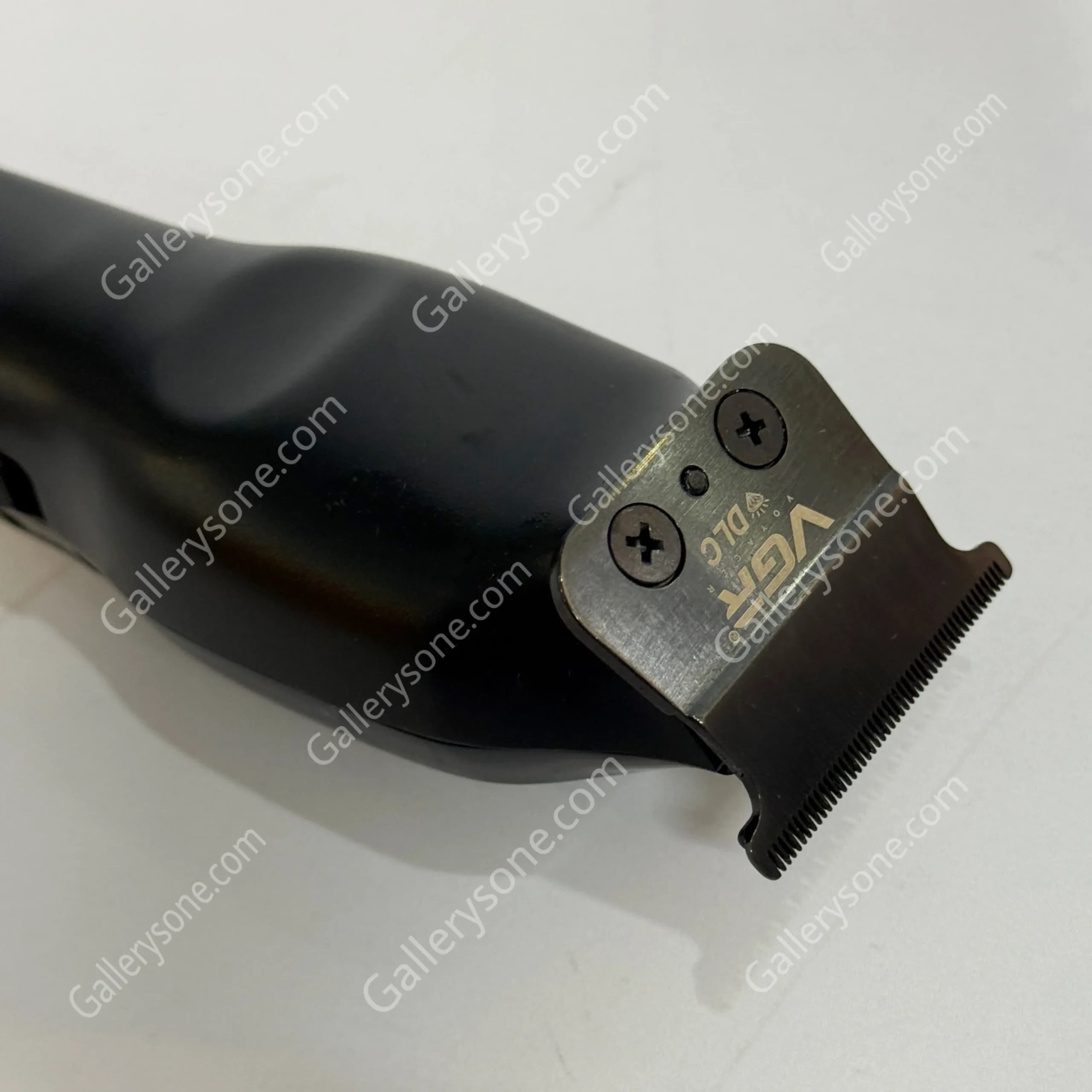 ماشین اصلاح وی جی آر V-226 | خط زن حرفه‌ای 9000 دور — تصویر ۱۰