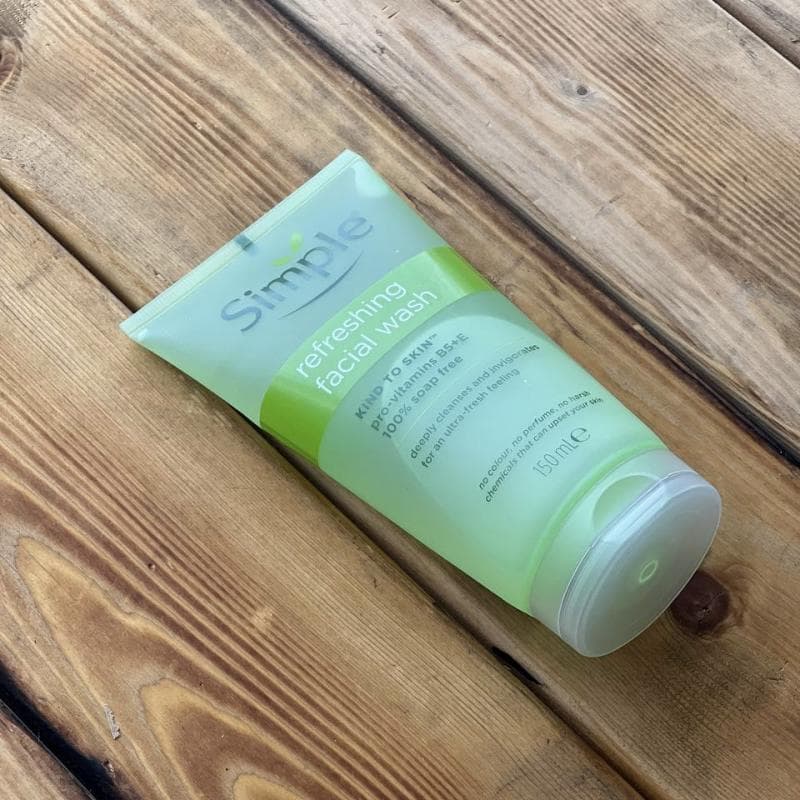 ژل شستشوی سیمپل مدل رفرشینگ (Simple Refreshing Facial Wash Gel) — تصویر ۶