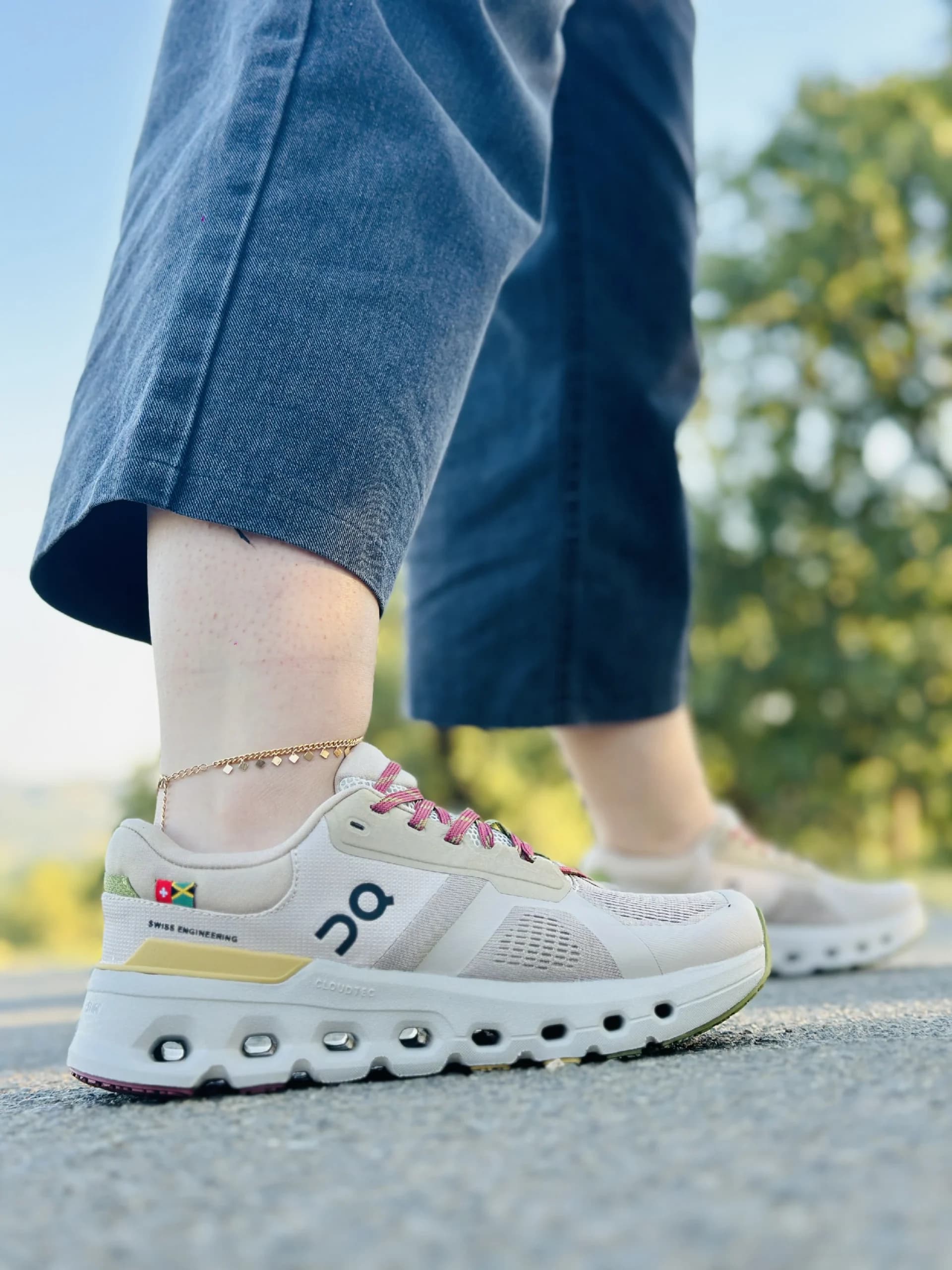 کفش کیوسی مدل کلود رانر – Unisex Cloud Runner رنگ کرم — تصویر ۵