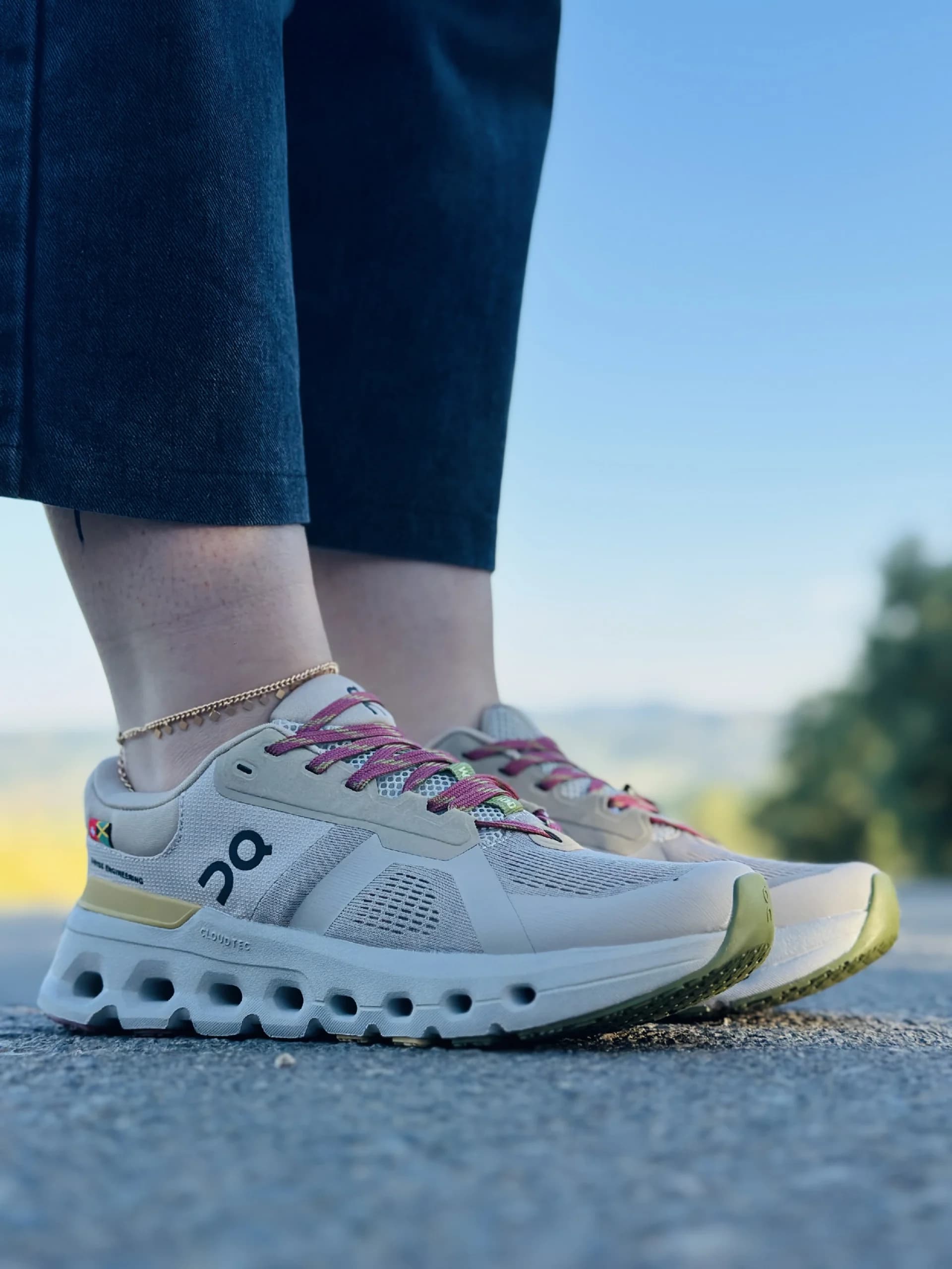 کفش کیوسی مدل کلود رانر – Unisex Cloud Runner رنگ کرم — تصویر ۳