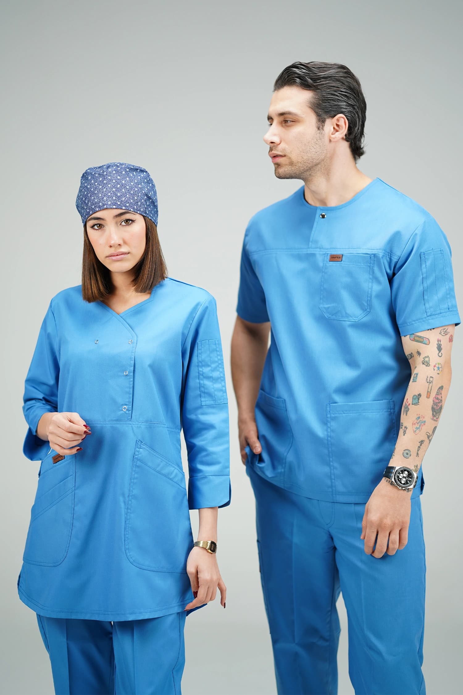 ست اسکراب آستین کوتاه یقه گرد آبی روشن — تصویر ۴