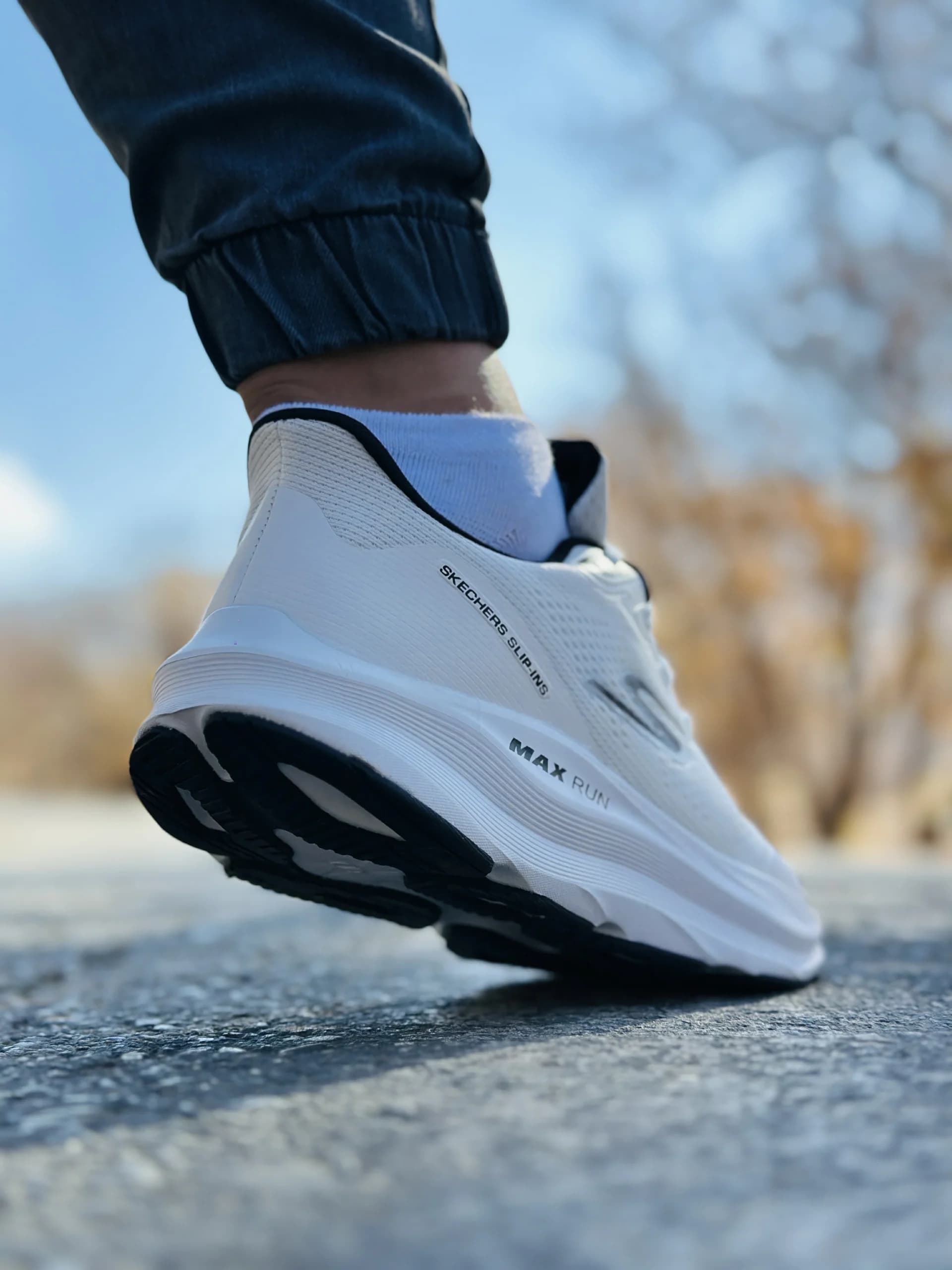 کتونی اسکیچرز مدل slip-ins سفید — تصویر ۴