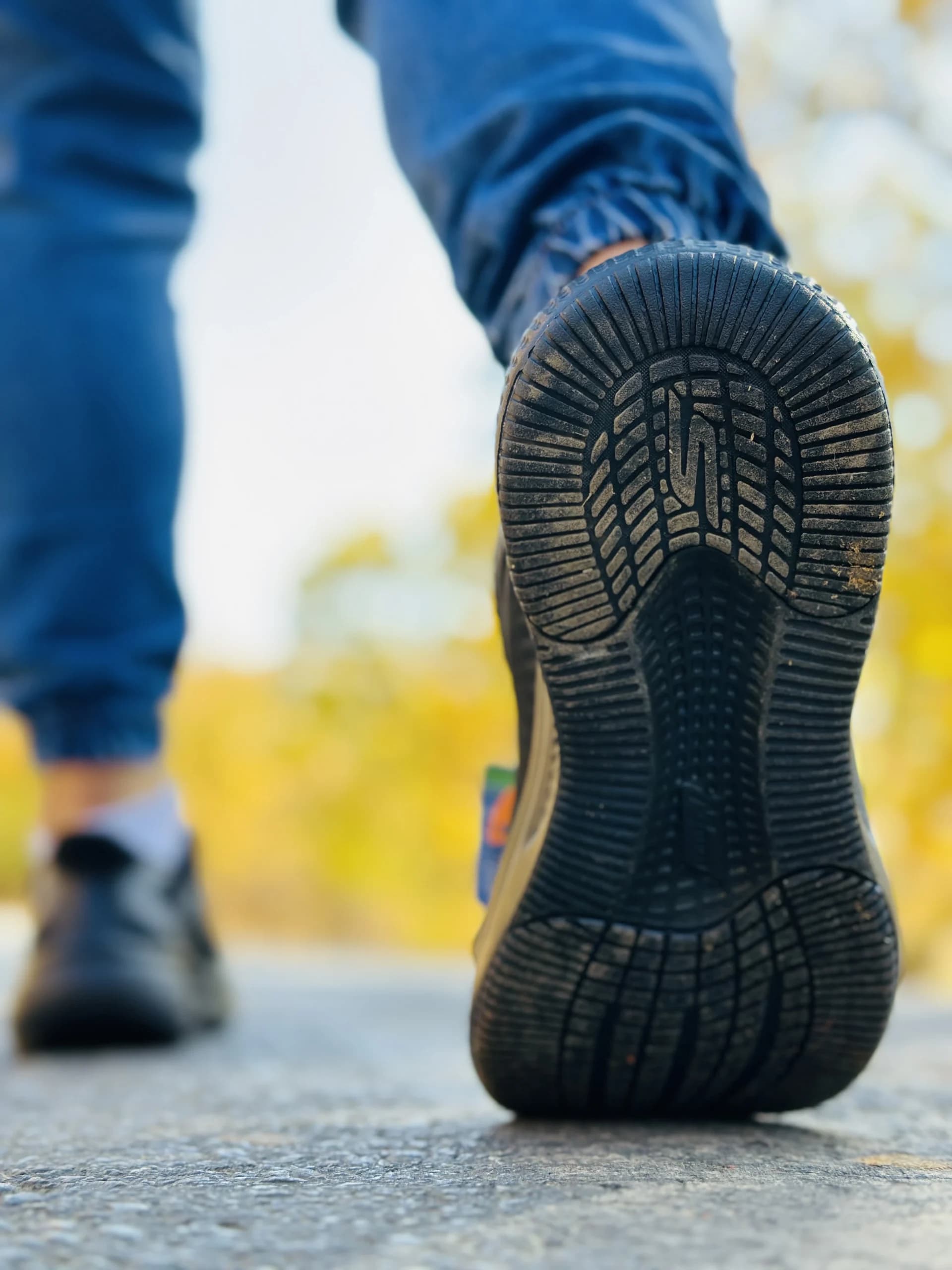 کفش ورزشی اسکیچرز مدل go run رنگ مشکی — تصویر ۹