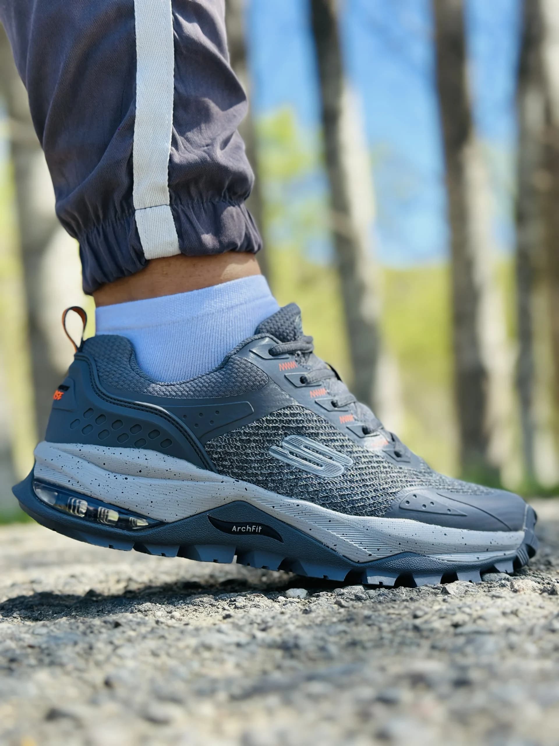 کتونی اسکیچرز آرچ فیت طوسی — تصویر ۱۰