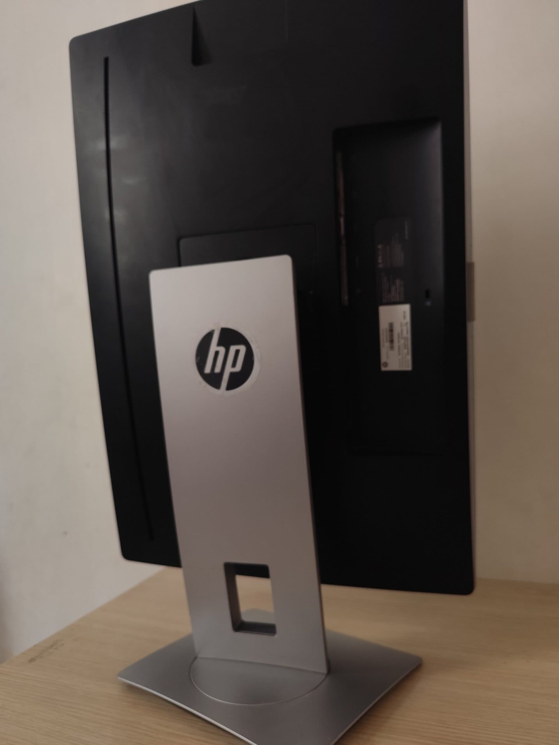 مانیتور HP Elite Display E240c — تصویر ۱۱