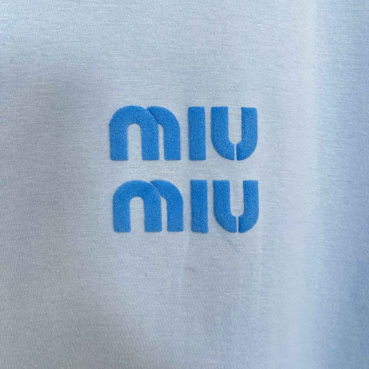 تیشرت باکسی miu miu پاستلی کد 1133 — تصویر ۴