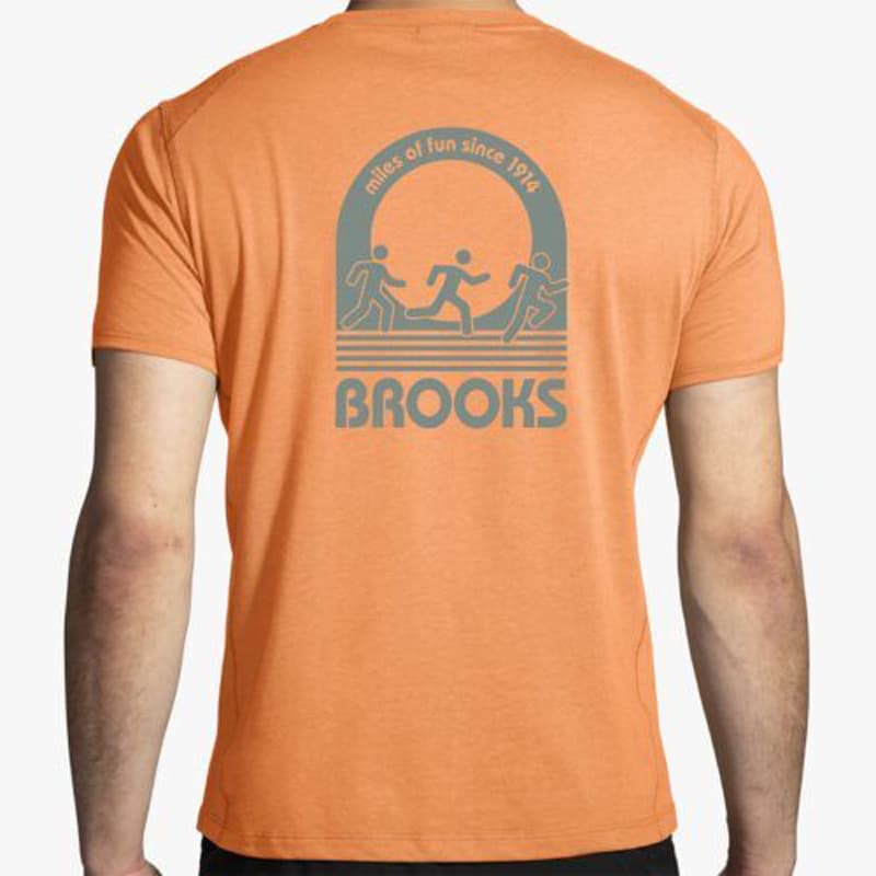 تیشرت ورزشی مردانه بروکس Brooks Distance Short Sleeve 2 نارنجی شبرنگی — تصویر ۱۰
