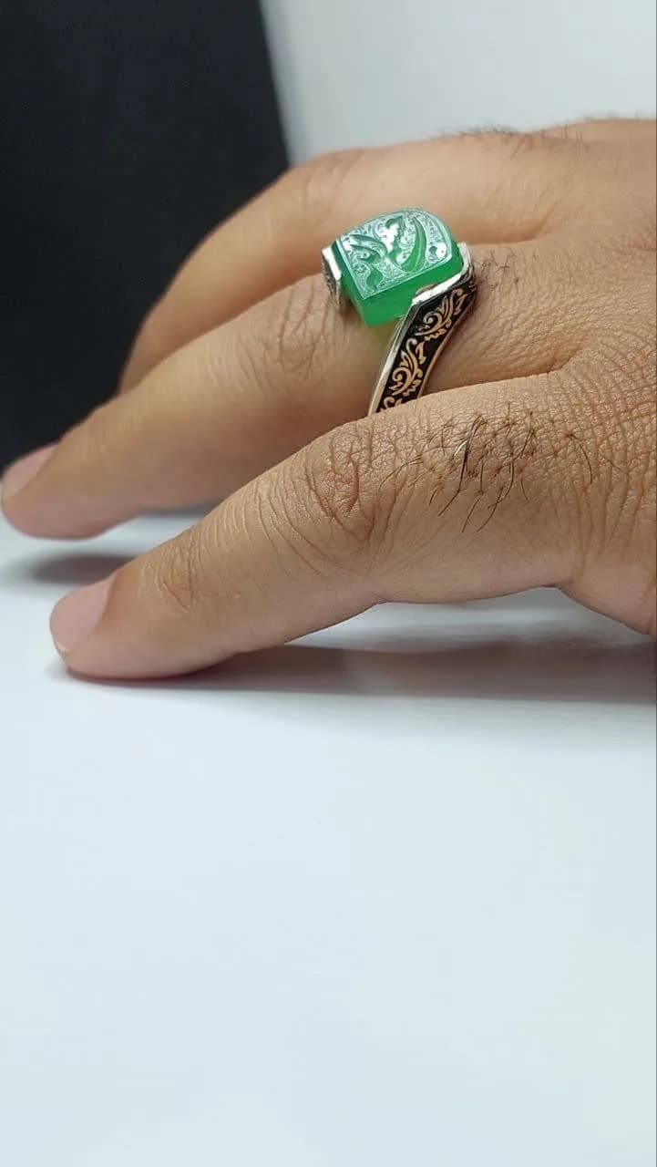 انگشتر نقطه باسنگ عقیق سبز حکاکی یافاطمه کد 1718 — تصویر ۲