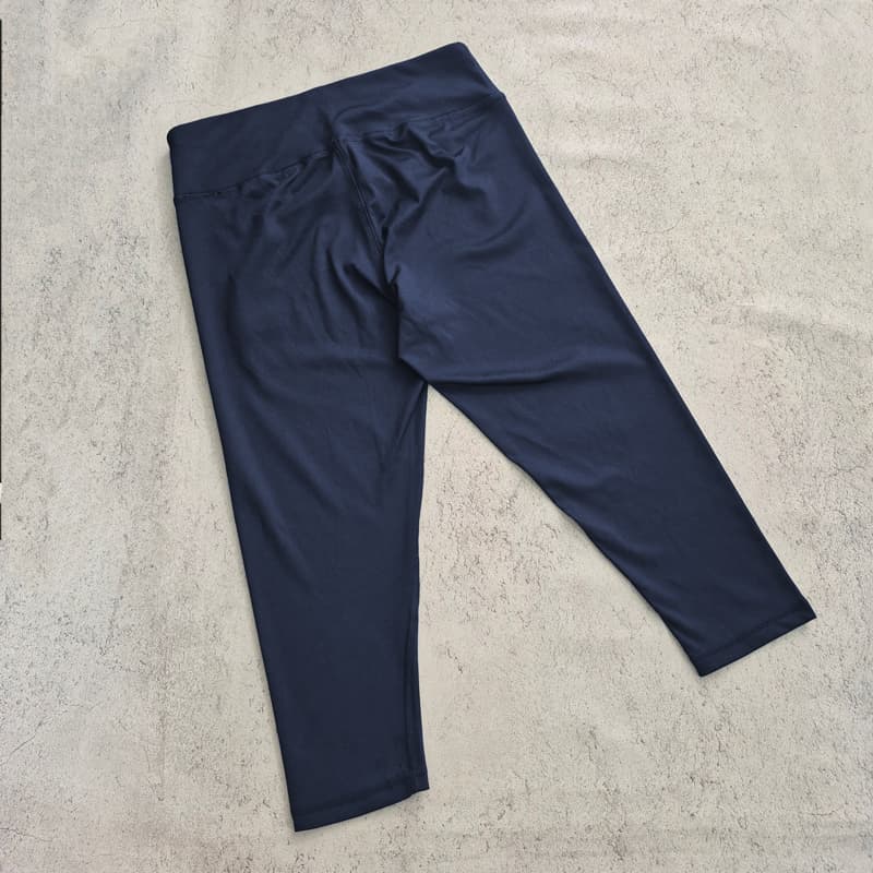 نیم لگ ورزشی زنانه کریویت Crivit Sport Cropped Legging 01 سرمه ای — تصویر ۳
