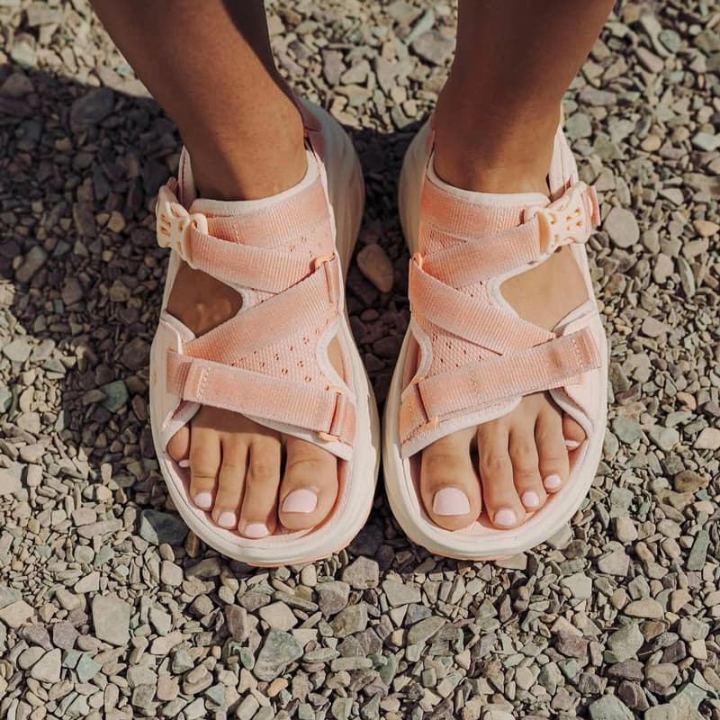 صندل ورزشی زنانه هوکا Hoka Infini Hike TC Sandal گلبهی — تصویر ۱۲