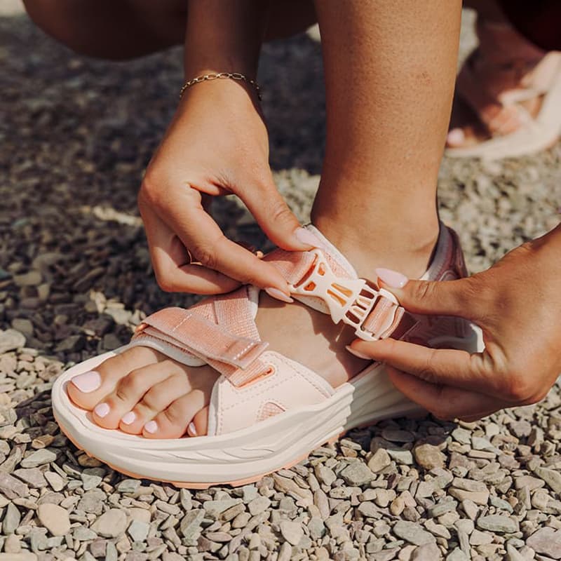 صندل ورزشی زنانه هوکا Hoka Infini Hike TC Sandal گلبهی — تصویر ۱۰
