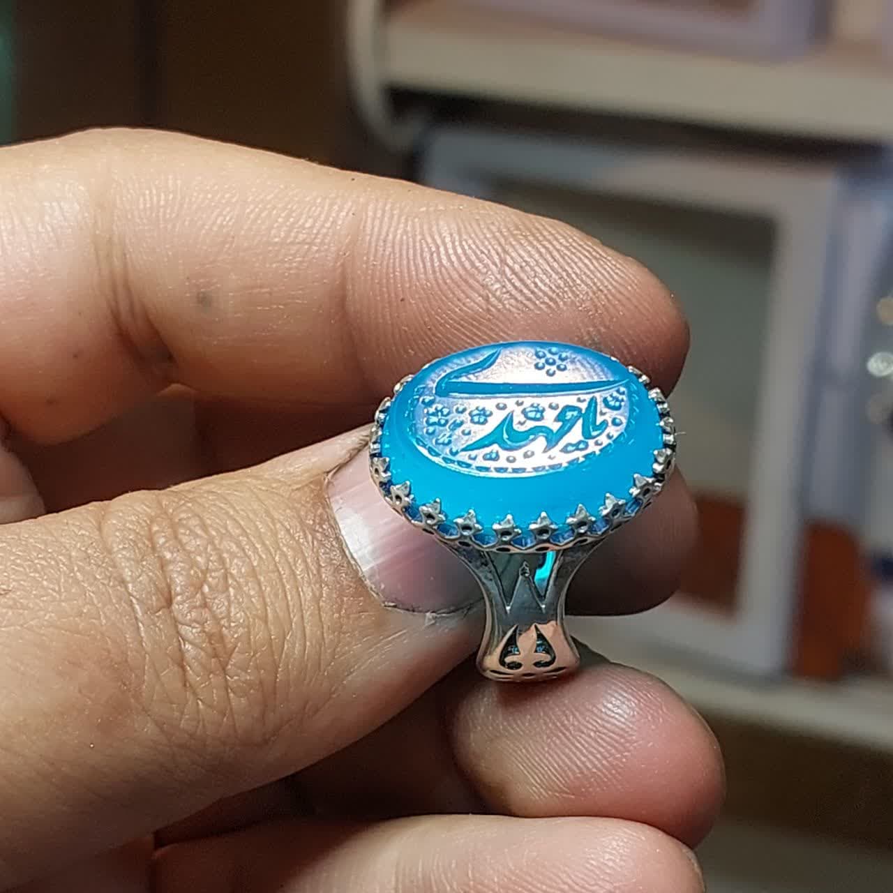 انگشتر عقیق آبی مردانه “عهد انتظار” – متبرک به نام “یا مهدی (عج)” کد 2404 — تصویر ۳