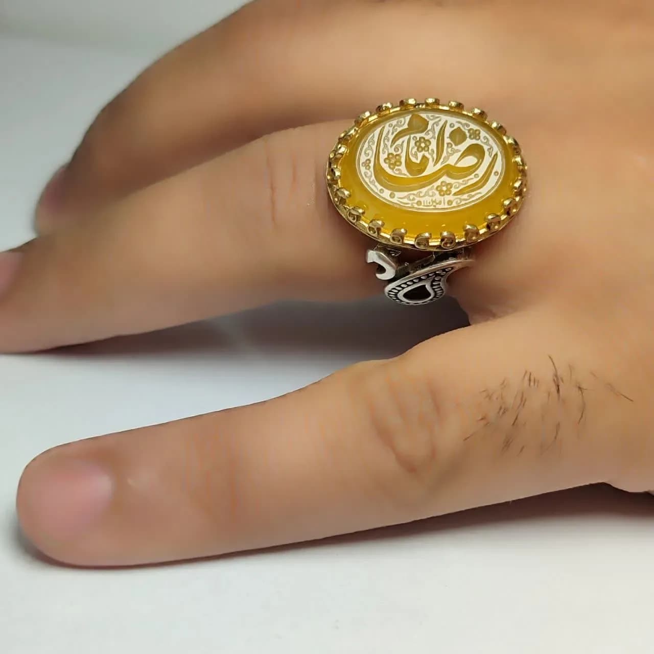 انگشتر عقیق زرد مردانه طرح اشک (متبرک به نام امام رضا ع) کد ۱۸۶۱