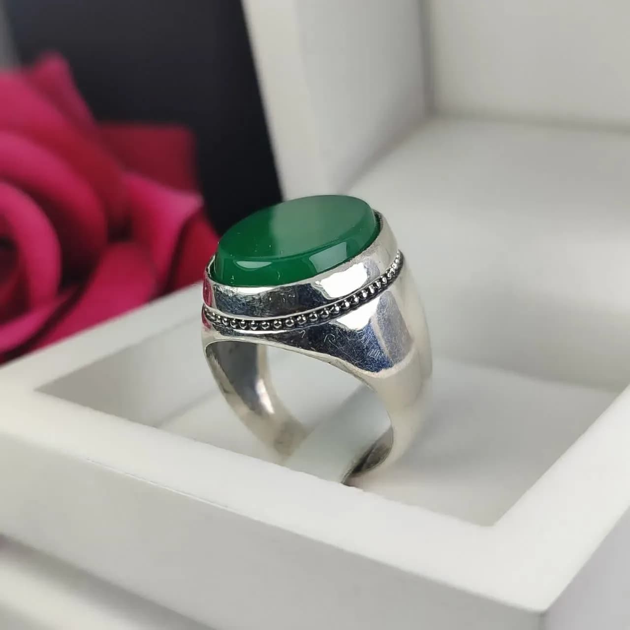 انگشتر عقیق سبز رکاب فیلی؛ تلفیق سادگی و آرامش کد ۲۰۱۱