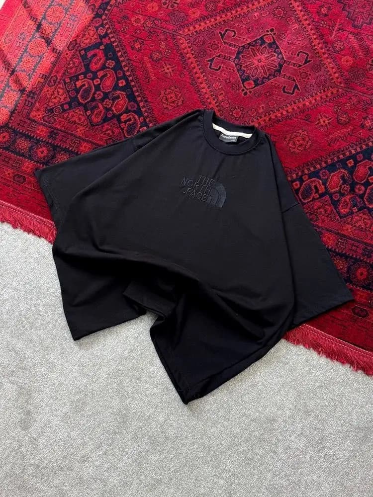 تیشرت باکسی گلدوزی North face رنگبندی پارچه ماکان — تصویر ۴