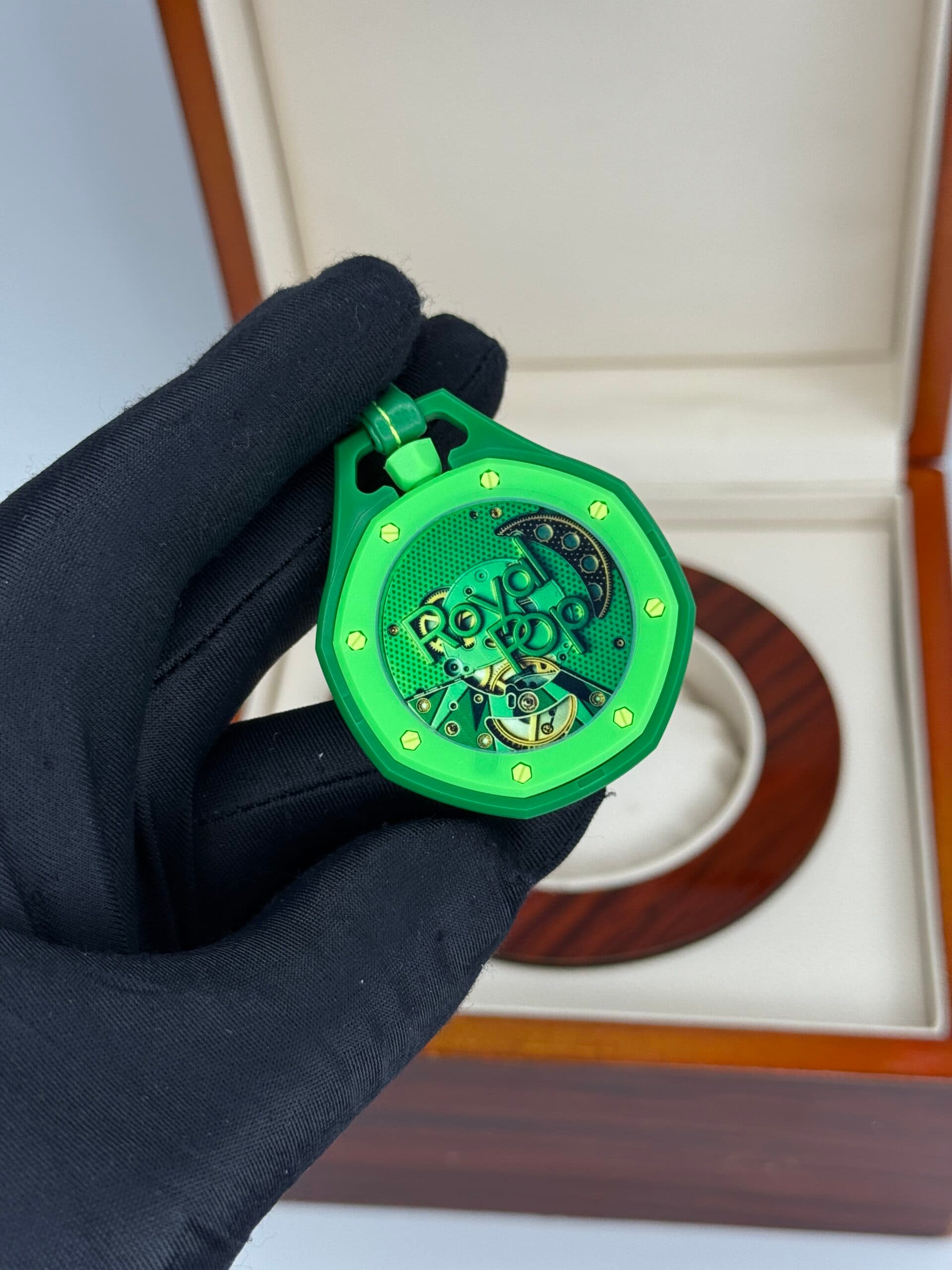 ساعت کپی AP Swatch مدل Royal Pop سبز — تصویر ۵