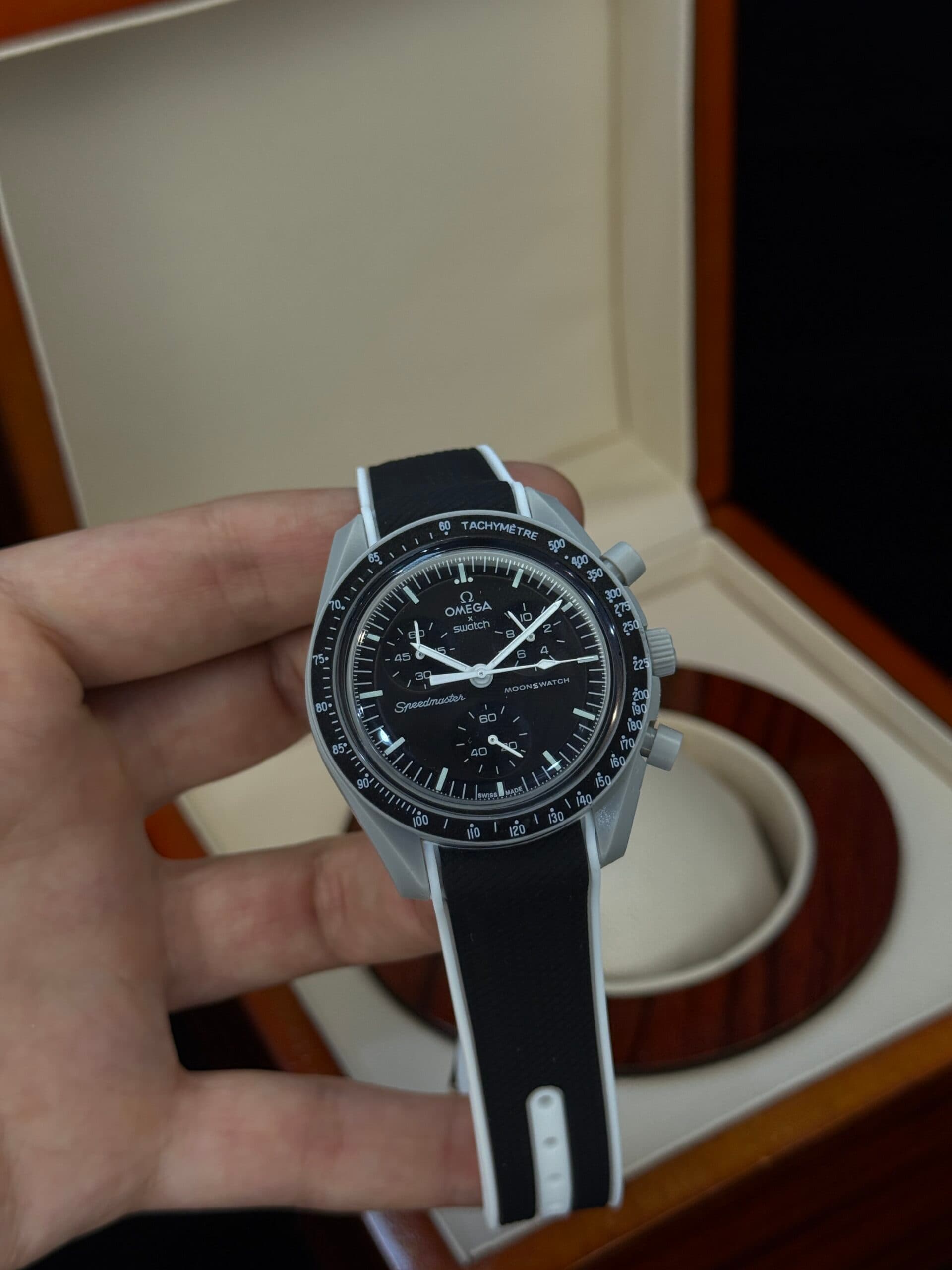 ساعت امگا سواچ مدل سفر به ماه بند رابر omega swatch — تصویر ۴