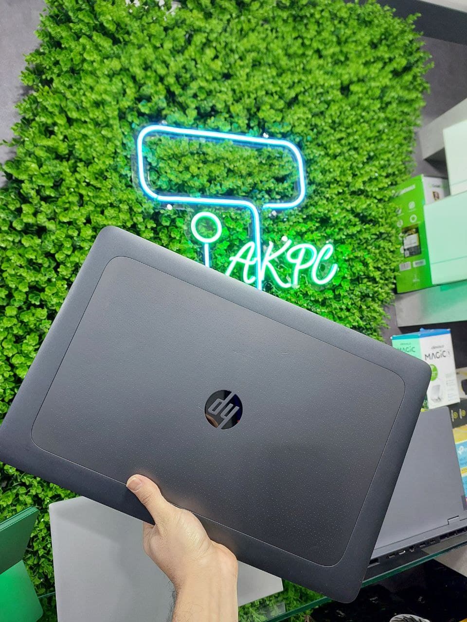 لپ تاپ اچ پی استوک ZBook 17 G3 | 16G RAM | 512GB SSD | i7 6820HQ — تصویر ۵