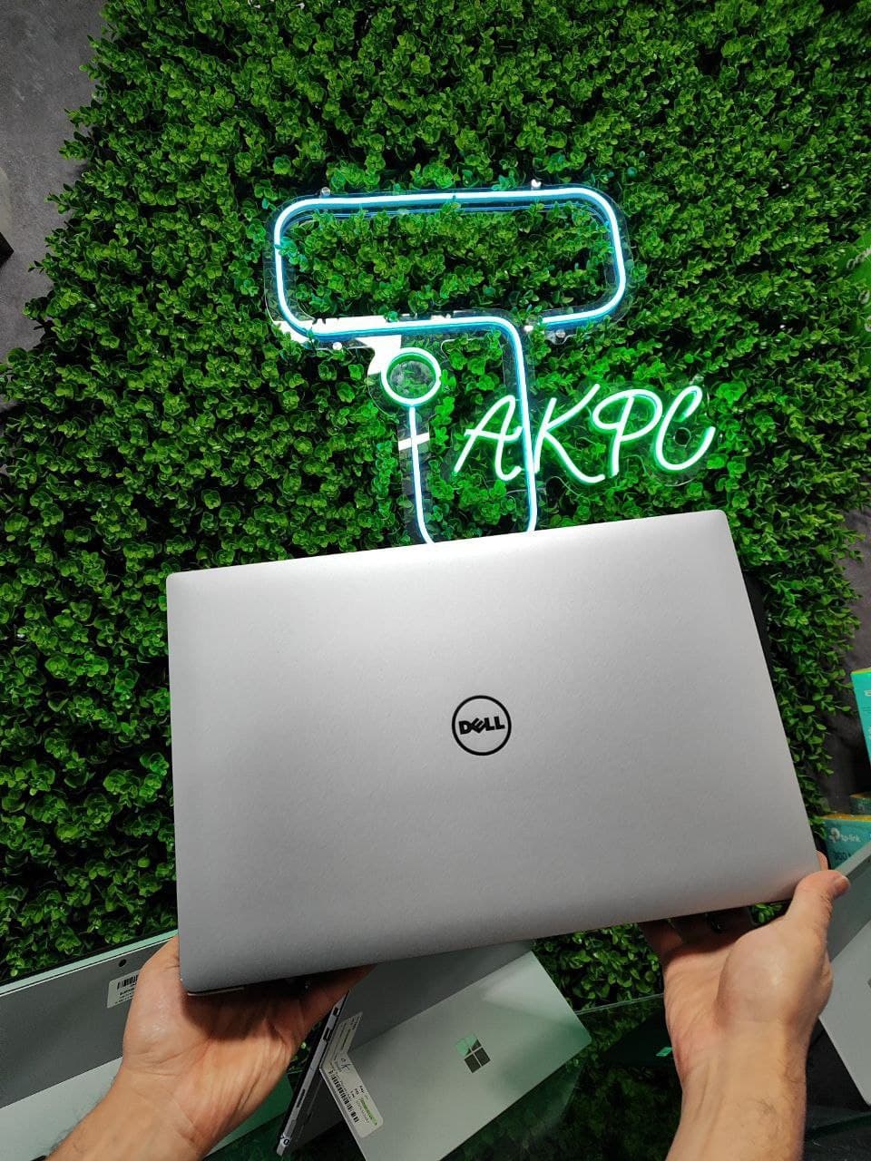Dell Precision 5520 Intel Core I7-7820HQ 16GB Ram 512GB SSD NVIDIA Quadro M1200 4GB 15.6″ Inch FHD استوک