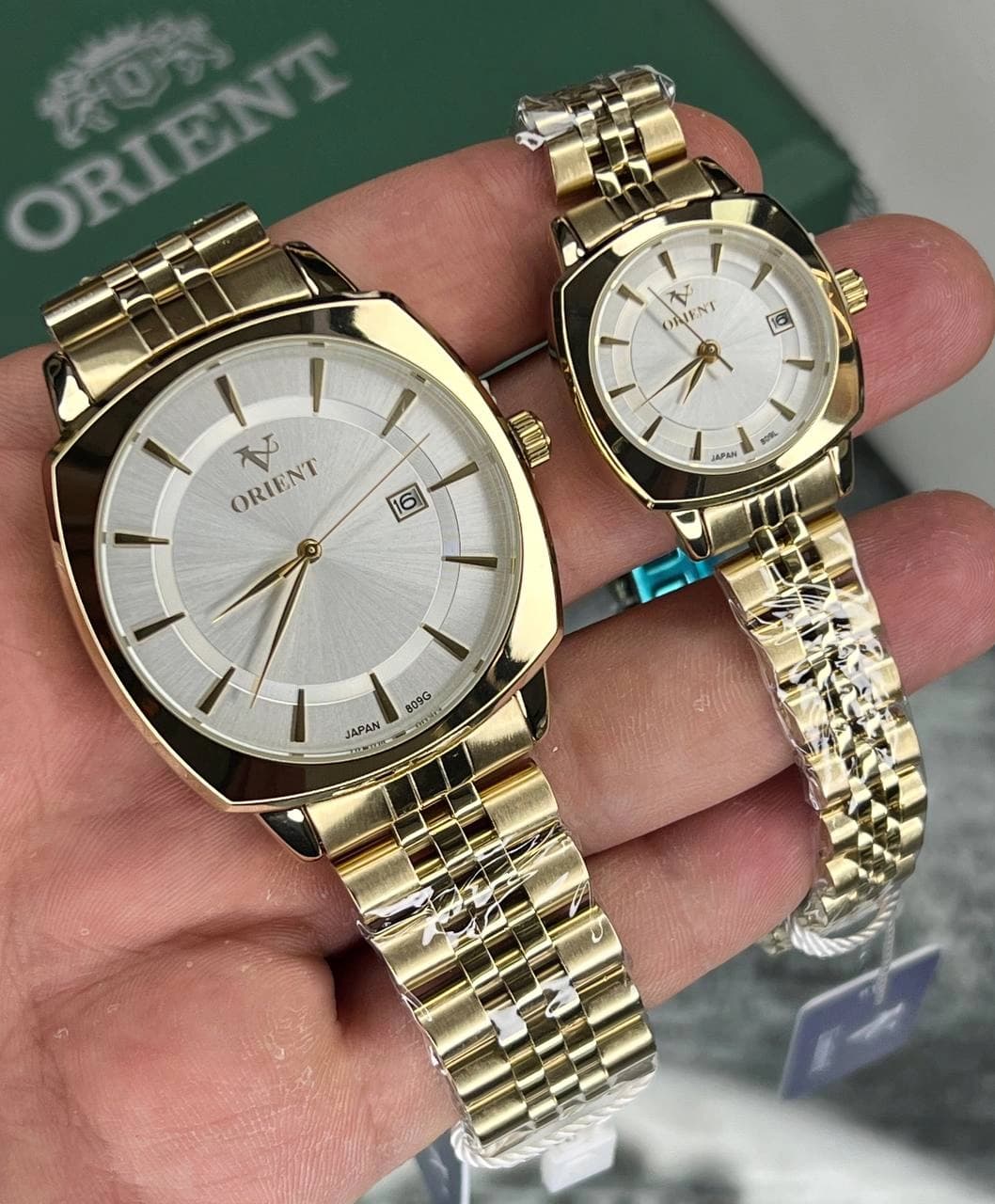 ساعت اورینت Orient V ست زنانه و مردانه مدل 809G.809L رنگ طلایی صفحه سفید — تصویر ۲