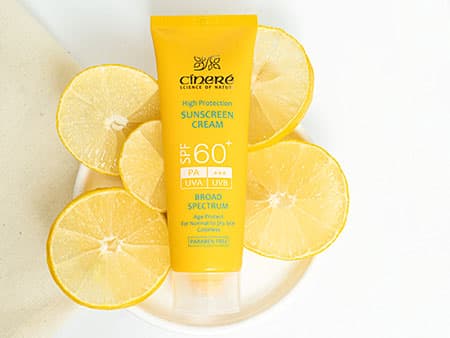 کرم ضد آفتاب SPF60+ بدون رنگ سینره مناسب انواع پوست 50 میلی لیتر