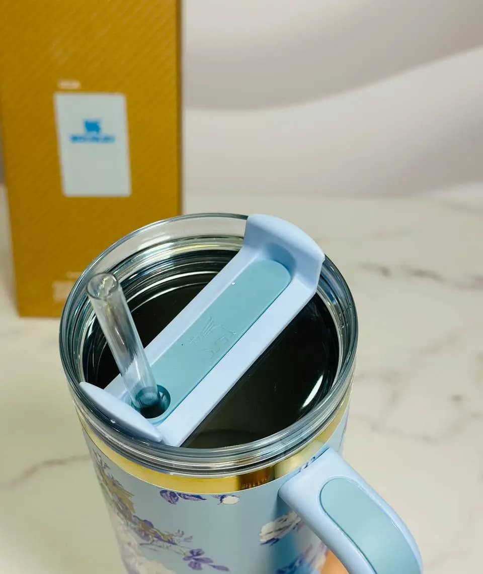 ماگ دسته‌ دار استنلی گلدار آبی ۱.۱۸ لیتر مدل Quencher Tumbler H2.0 — تصویر ۵