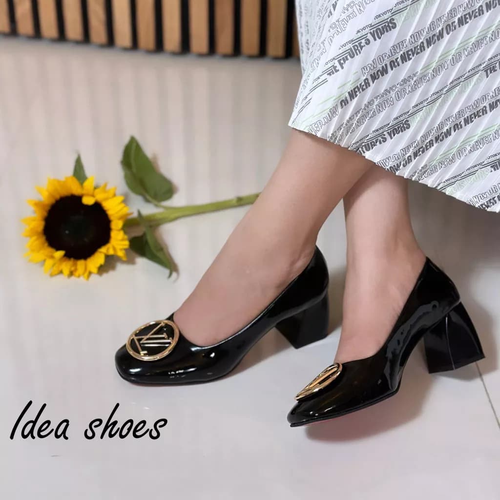 کفش ورنی مجلسی قالب خوکی با یراق LV کد 774 — تصویر ۷