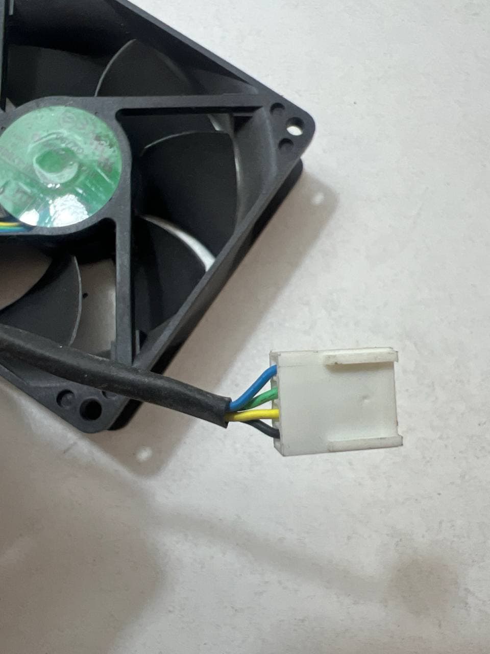 فن 9*9 سوکت 4 پین برند ADDA ولتاژ 12 ولت 500 میلی آمپر