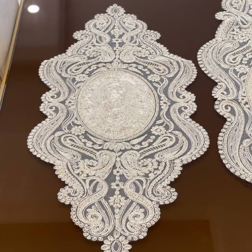 رومیزی رانر میز ناهارخوری ۴ نفره دانتل مخمل طرح ترک مدل آنتیک سایز متوسط 100*40