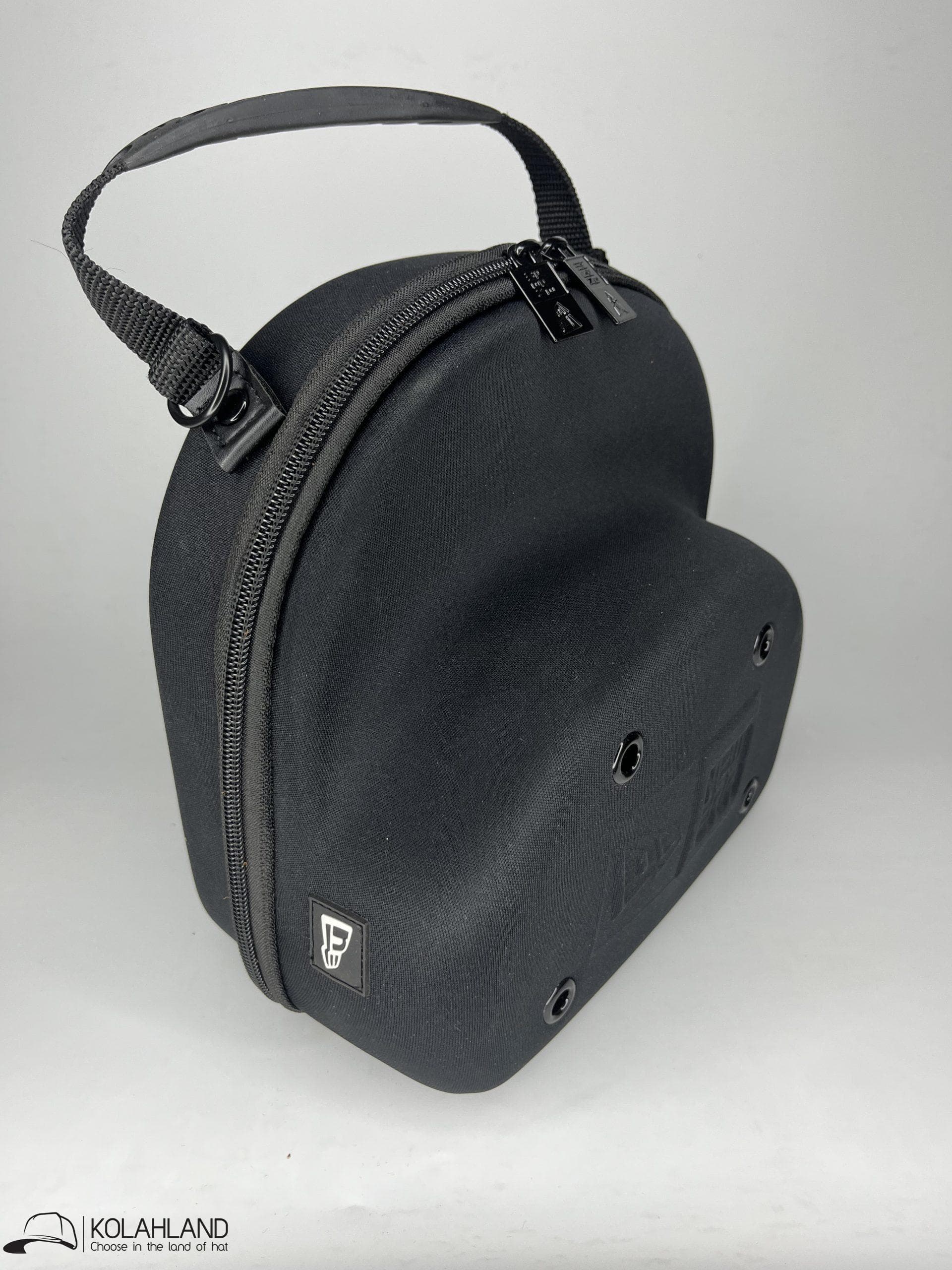 کیف 2تایی کلاه فیت بک و اسنپ بک اورجینال با ضمانت (NEW ERA Black 2-Pack Cap Carrier ) — تصویر ۵