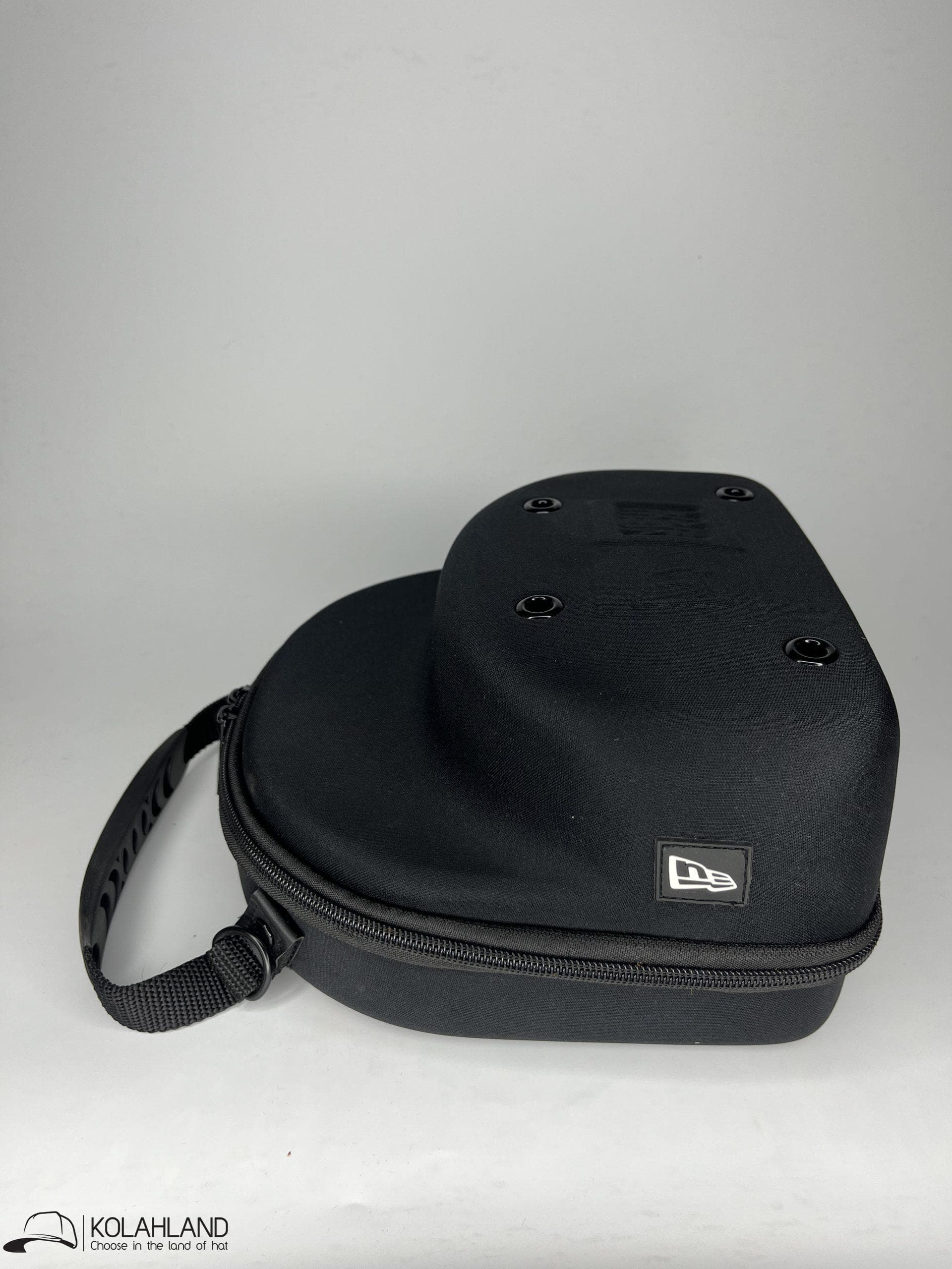 کیف 2تایی کلاه فیت بک و اسنپ بک اورجینال با ضمانت (NEW ERA Black 2-Pack Cap Carrier ) — تصویر ۶