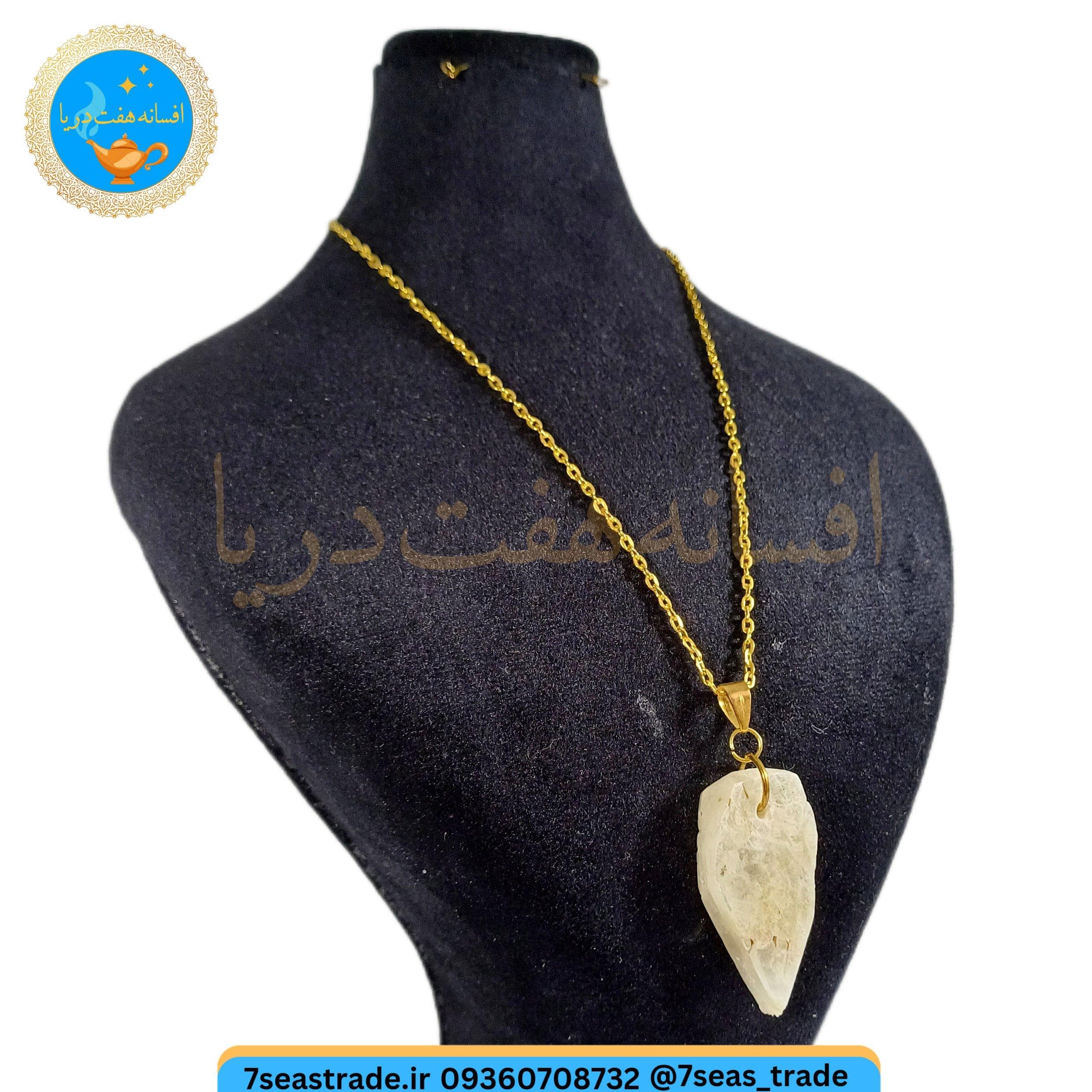 گردنبند فلزی طلایی مدال سنگ کوارتز در کوهی در نجف خاصیت چشم گربه ای ۸ گرم مدل تراش خورده مخروطی