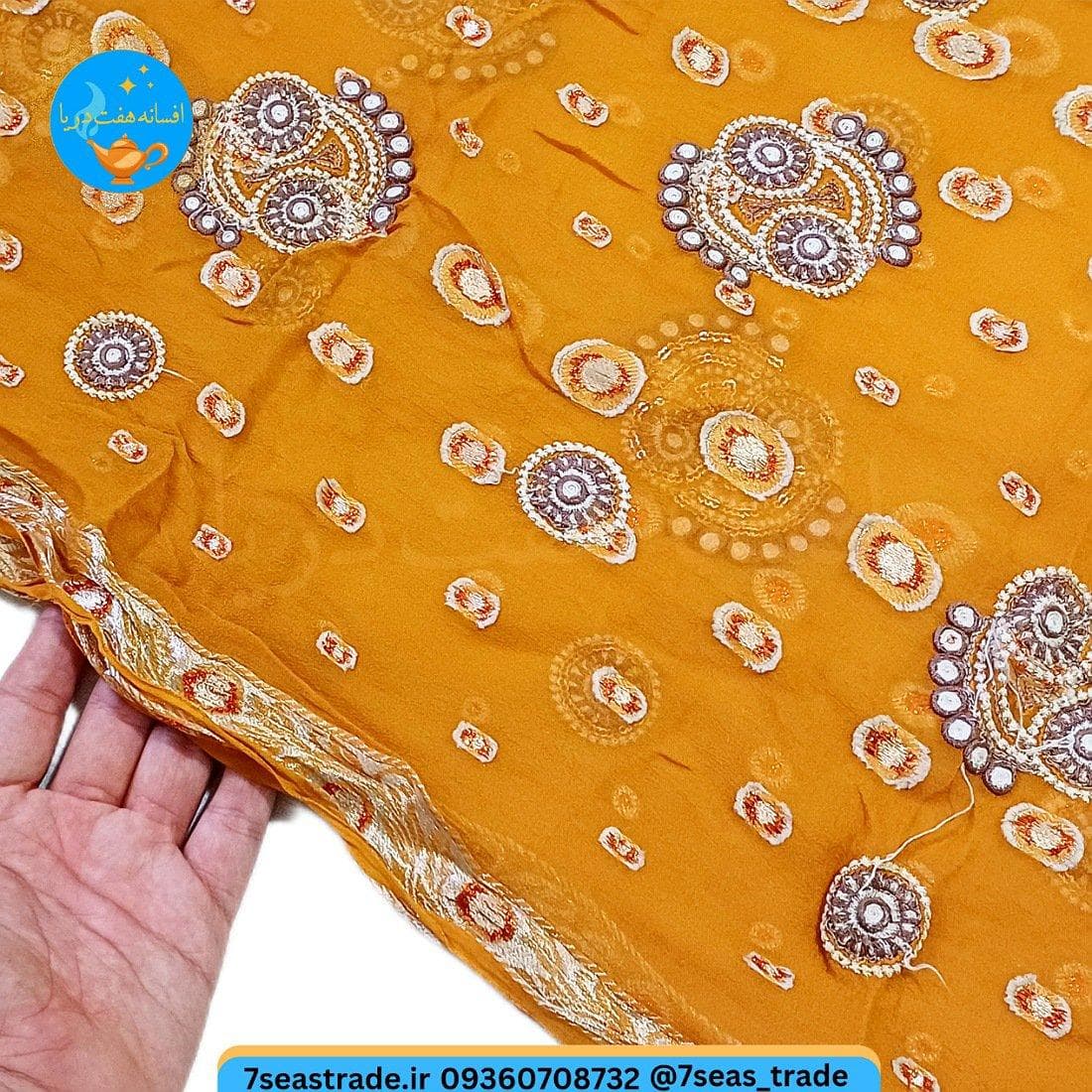 شال هندی رومیزی رنگ خردلی پر کار گلدوزی ساده اندازه ۱۰۰×۲۱۰ [استوک وارداتی] ایراد ها : ۱ سانت پارگی حاشیه — تصویر ۲