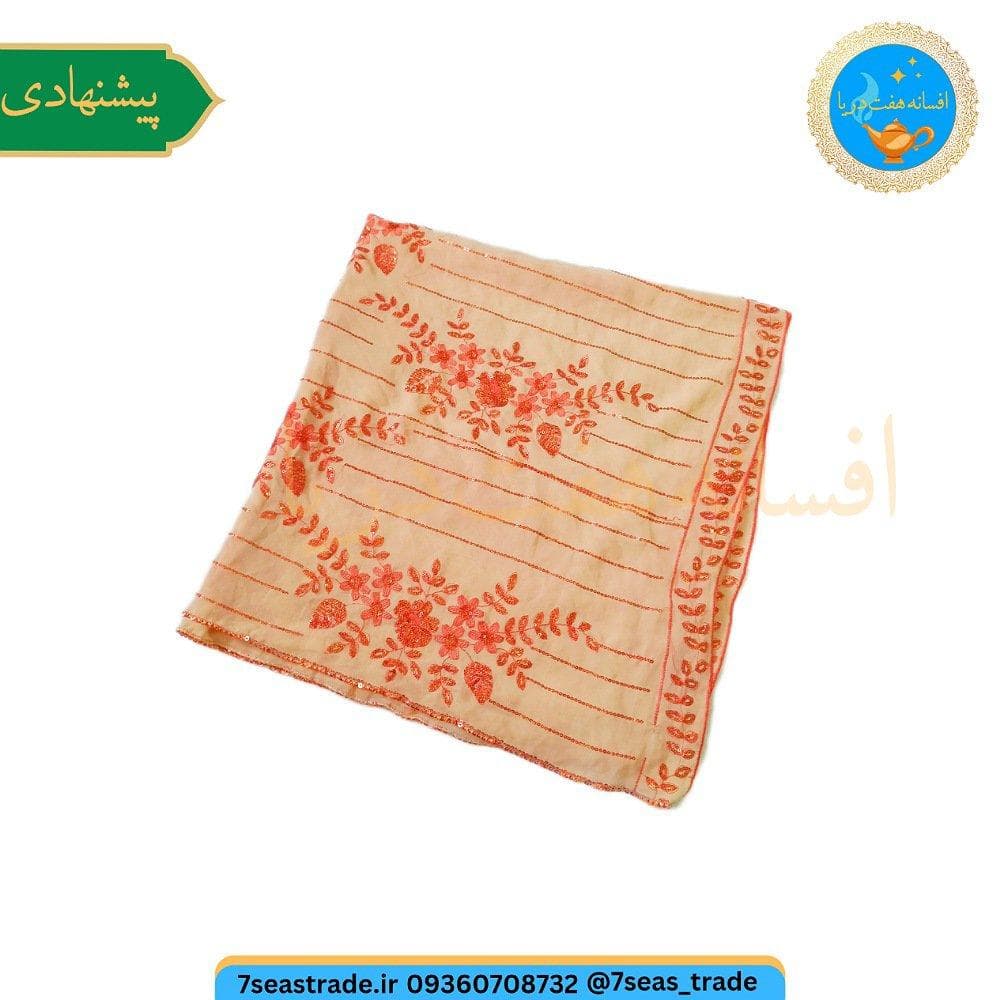 شال هندی رومیزی رنگ کرمی اندازه ۹۵×۲۰۰ طرح گلدوزی پولک دوزی نارنجی [استوک وارداتی] ایراد ها : یک لکه ۲ سانتی — تصویر ۶