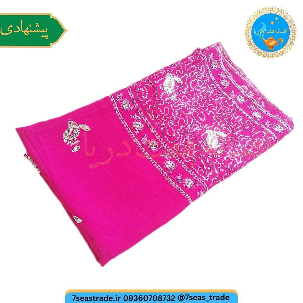 شال هندی رومیزی رنگ سرخابی اندازه ۹۰×۲۰۰ طرح پولک دوزی نقره ای [استوک وارداتی] ایراد ها : بدون ایراد