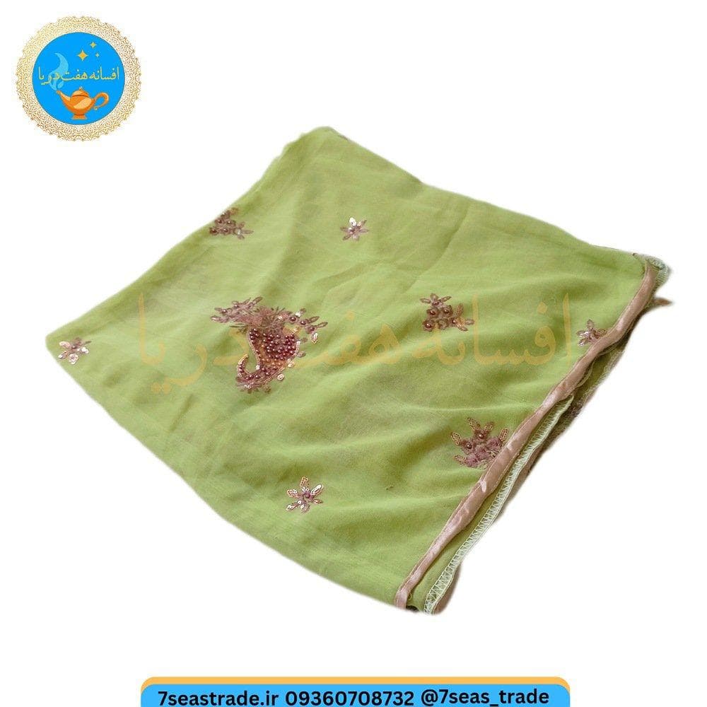 شال هندی رومیزی سبز پسته ای اندازه ۹۰×۱۹۰ طرح ساده گلدوزی [استوک وارداتی] ایراد ها : ریزش توپی ها — تصویر ۳