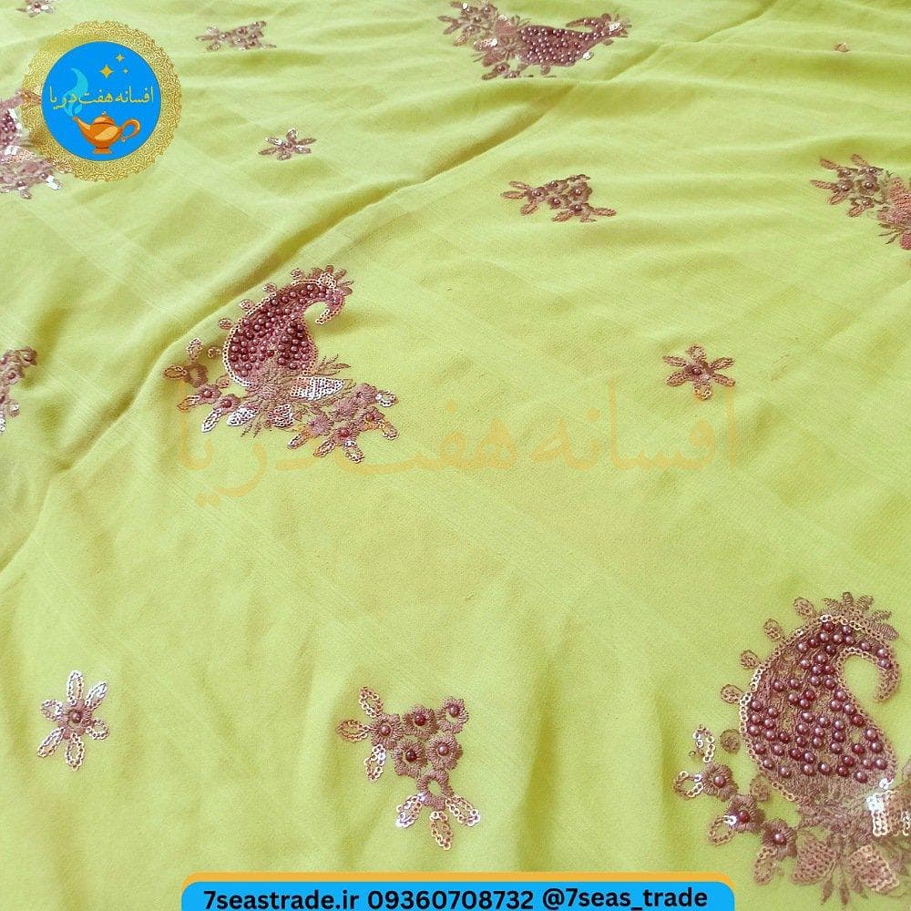 شال هندی رومیزی سبز پسته ای اندازه ۹۰×۱۹۰ طرح ساده گلدوزی [استوک وارداتی] ایراد ها : ریزش توپی ها — تصویر ۴