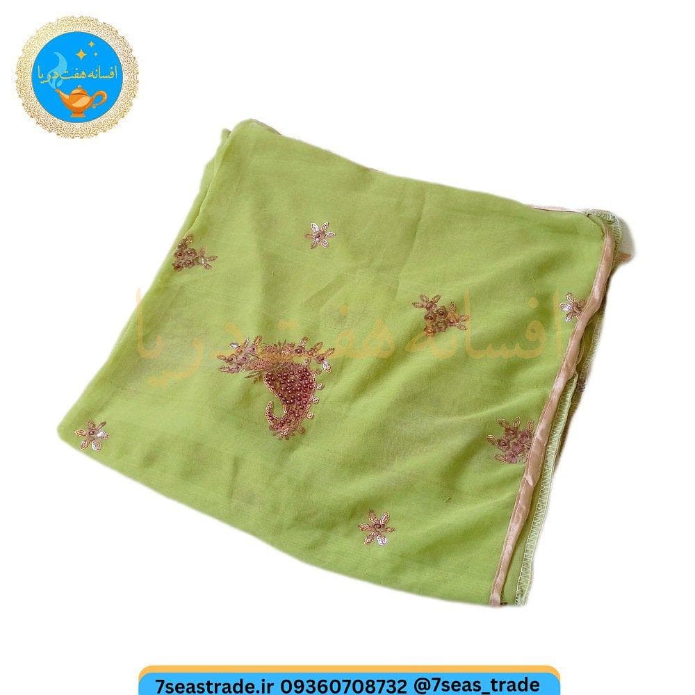 شال هندی رومیزی سبز پسته ای اندازه ۹۰×۱۹۰ طرح ساده گلدوزی [استوک وارداتی] ایراد ها : ریزش توپی ها