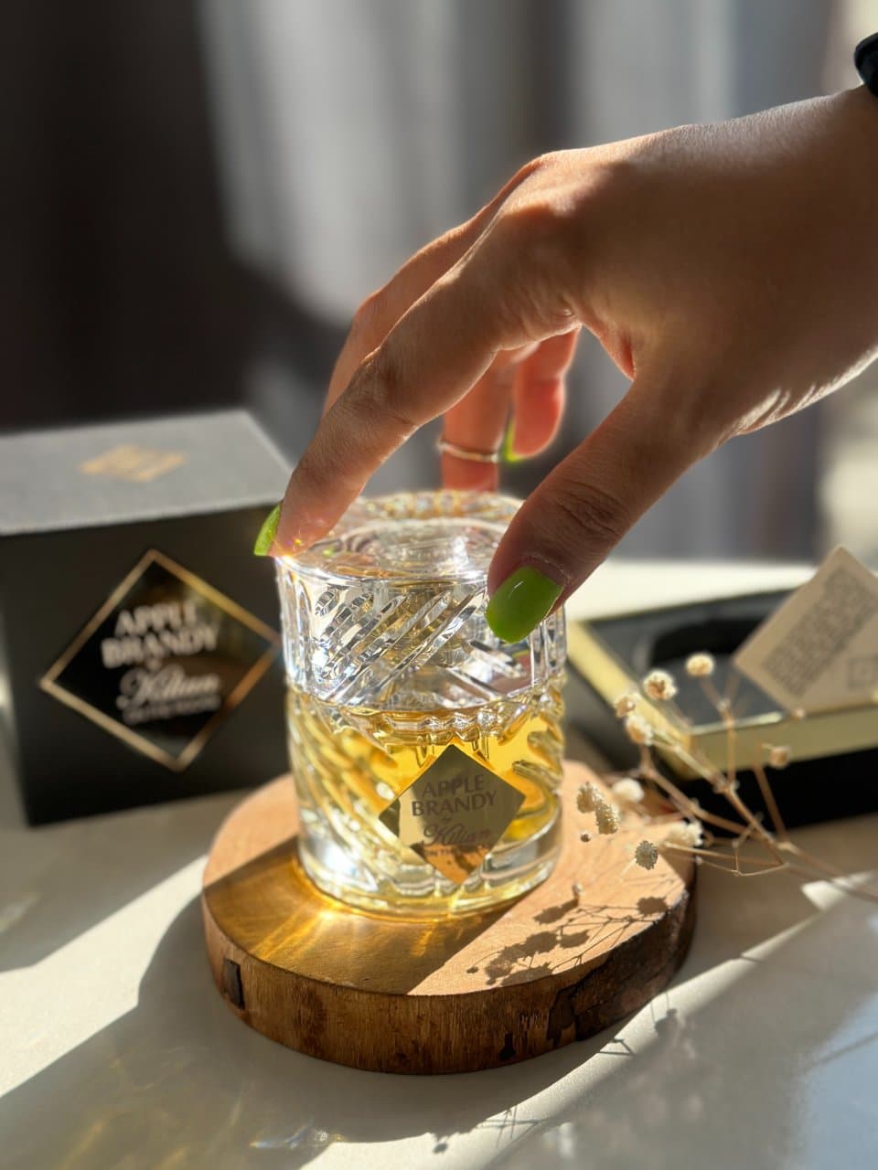 ادکلن مستر کوالیتی By Kilian Apple Brandy on the Rocks حجم 50 میل و دکانت 10 میل