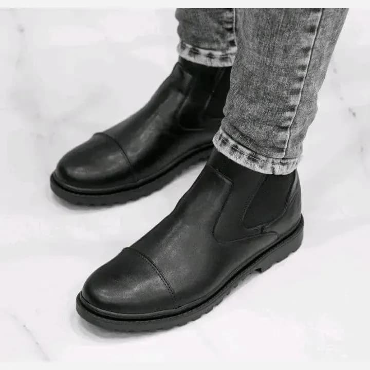 نیم بوت مردانه چرم مصنوعی مشکی مدل کیان — تصویر ۳