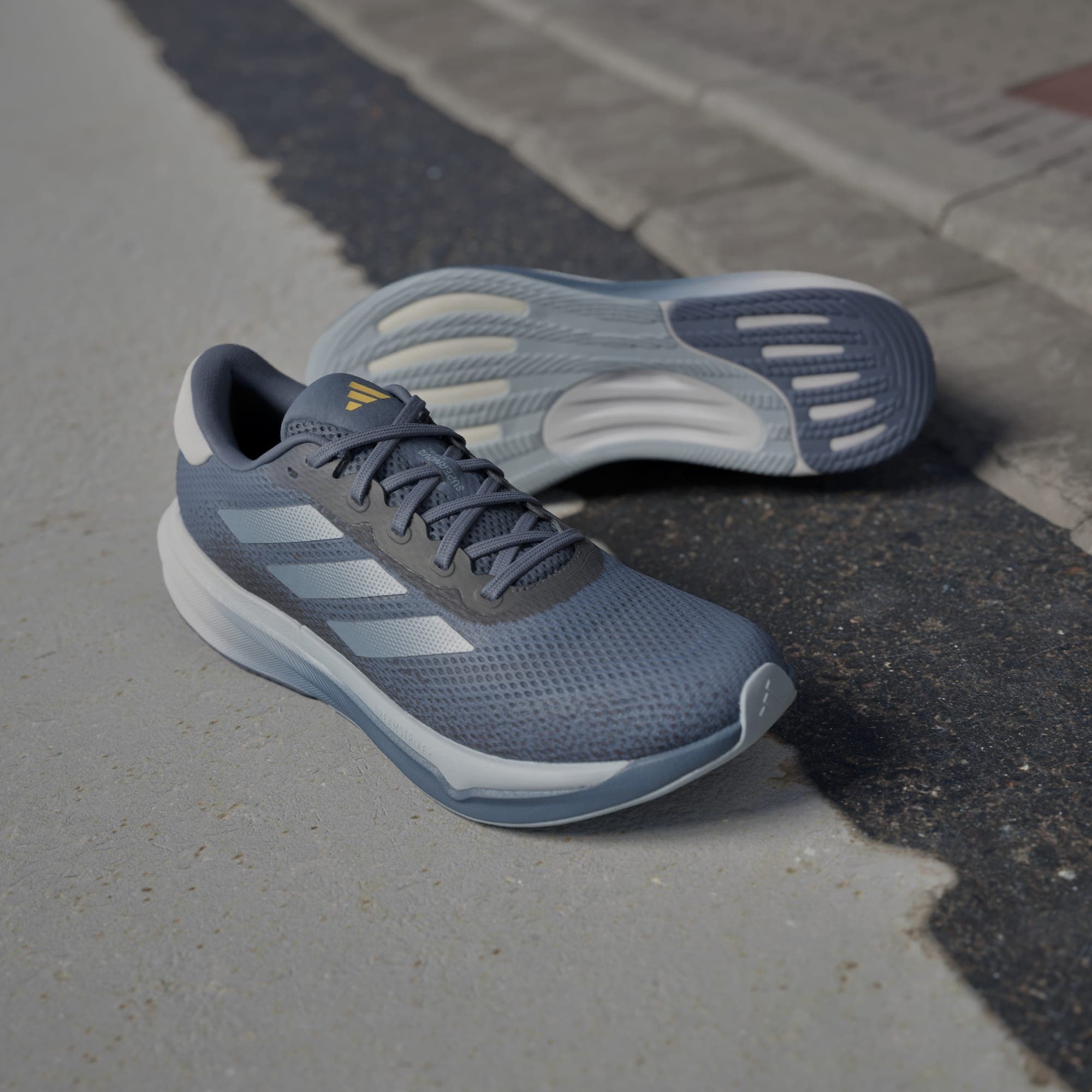 کتونی اورجینال رانینگ برند ادیداس مدل Supernova Stride Running Shoes — تصویر ۵