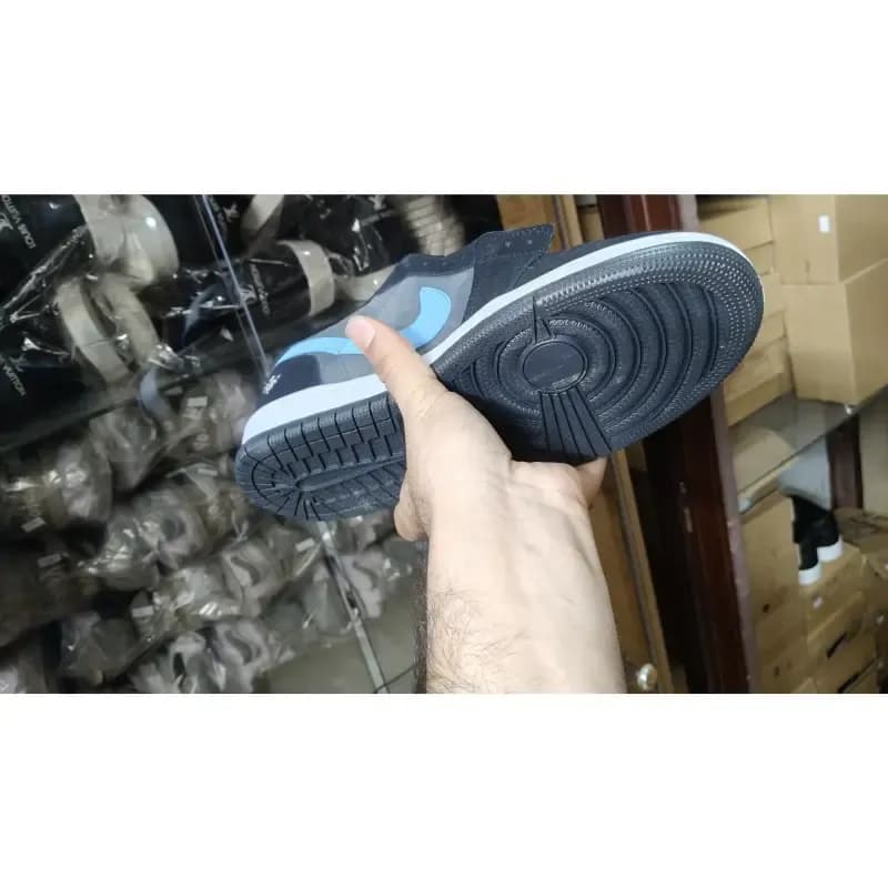 کفش اسپرت مردانه نایک جردن بزرگ پا مشکی آبی مناسب پیاده روی — تصویر ۳