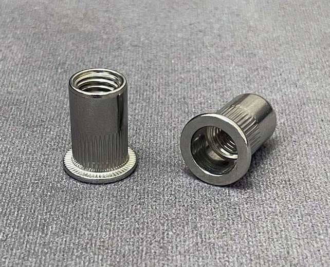 مهره پرچی استیل لبه دار M10