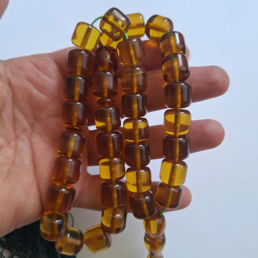 تسبیح سندلوس عسلی بودار 35 دانه اصل کد 1351 استوانه‌ای بسیار خوشرنگ آقابزرگ — تصویر ۷