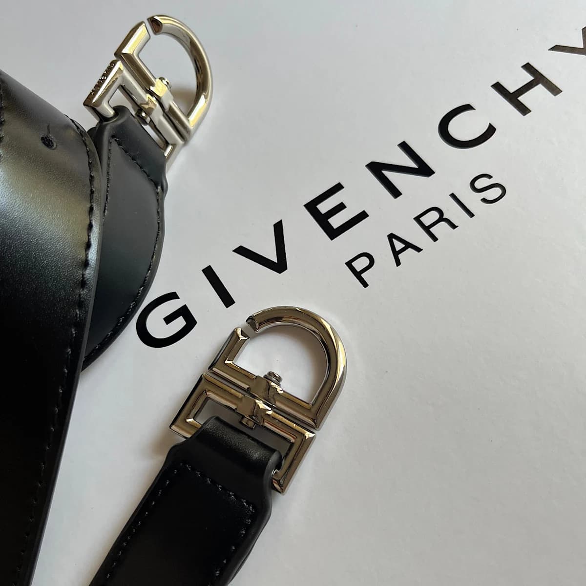 کیف جیوانچی Givenchy Antigona Lock bag — تصویر ۳
