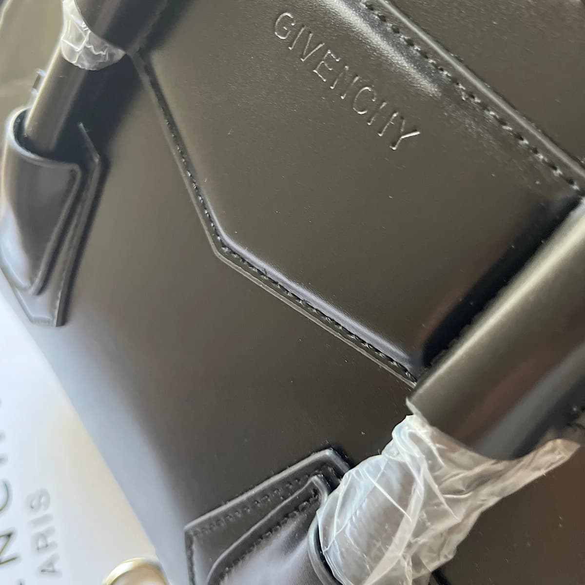 کیف جیوانچی Givenchy Antigona Lock bag — تصویر ۴