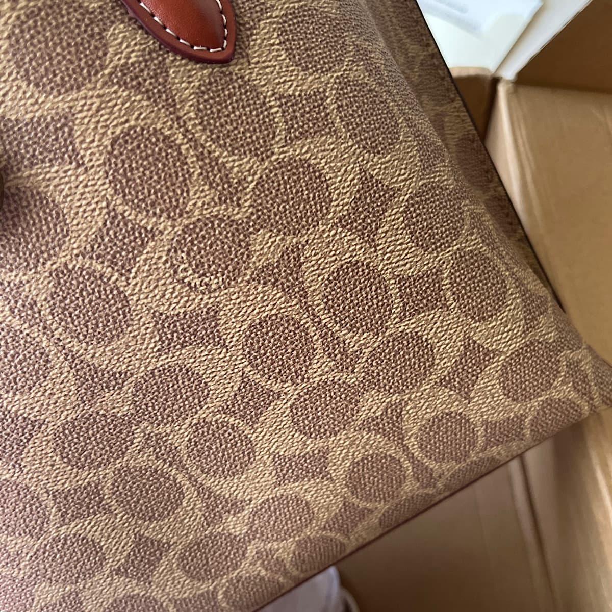 کیف کوچ (Coach Willow Bag) — تصویر ۴